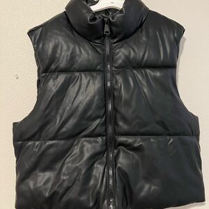 Mila & Tiff Women's Black Puffy Puffer Vest Size L (7)